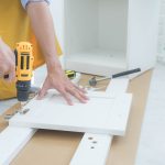 W dzisiejszych czasach niezwykle co niemiara osób spędza swój wolny czas przed telewizorem